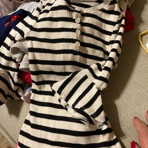 4T old navy, 3 dresses,1 grey romper, 2 long sleeve shirts ,